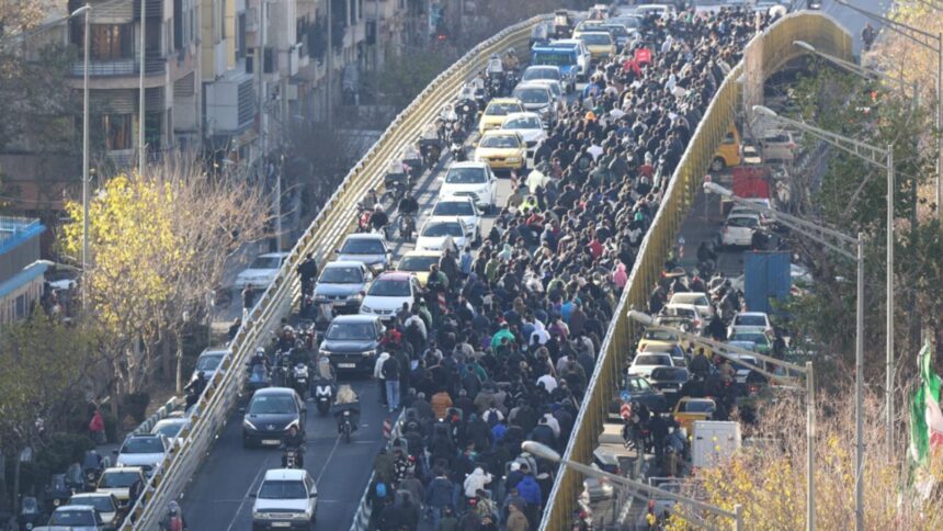 iranul fierbe proteste masive si ciocniri cu fortele de ordine dupa demisia guvernatorului bancii centrale 6953e40e2f91c