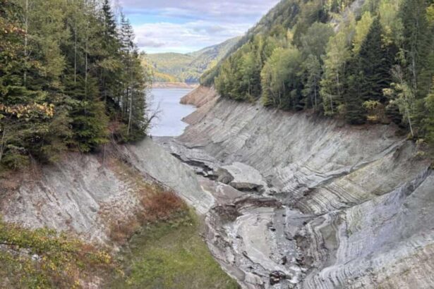 lacul vidraru golit controlat o luna debit redus pe arges pentru lucrari la baraj si evitarea unei noi crize de apa 693959b6b0b5f