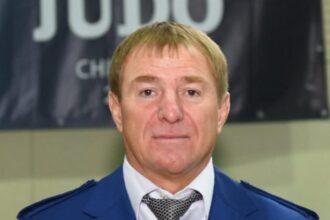 maia sandu i a retras decoratia sefului federatiei moldovene de judo pentru ca i s a deschis dosar penal 693499b131d8f