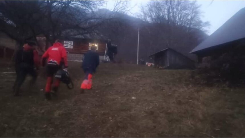 misiune contra cronometru intr o zona greu accesbila din viseul de jos salvamontistii au intervenit pentru transportul unei femei cu probleme medicale 6949b24c0f77e