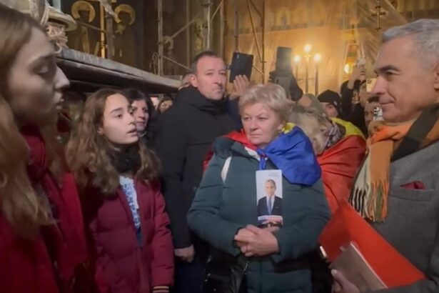 moment inedit calin georgescu colindat in biserica video 6942514a56b82