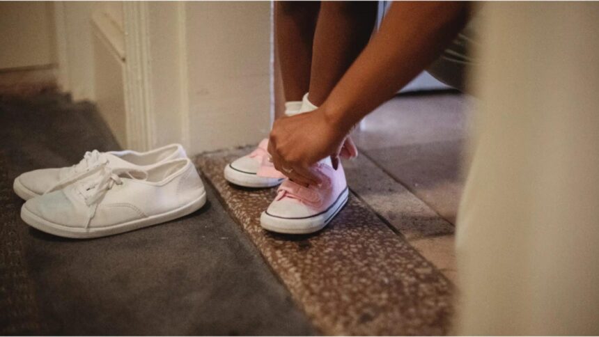 motivul pentru care nu trebuie sa mergi incaltat prin casa obiectele care pot deveni adevarate cuiburi de bacterii 6949a7bc0a1ed