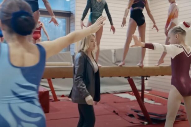 nadia comaneci exemplu de curaj si sacrificiu cum a urcat pe barna cu mana ranita pentru a salva echipa romaniei lectie de ziua nationala 692e09b647966