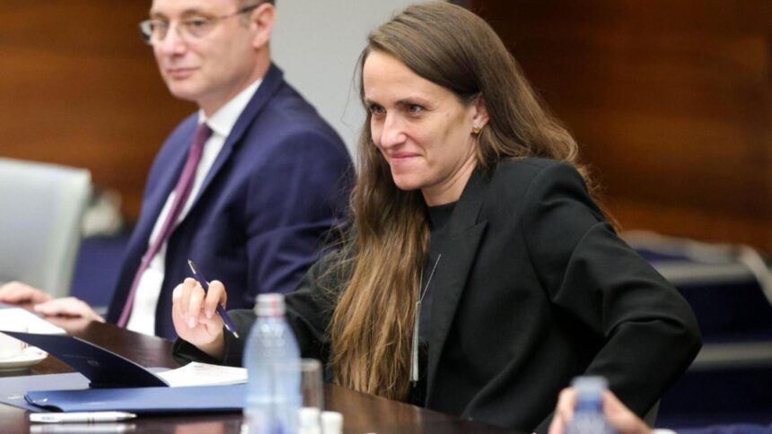 oana toiu loveste din umbra ong ista propulsata secretar de stat la externe psd scos din schema 69425f655acea