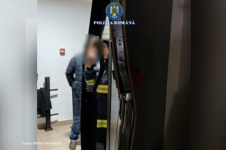 operatiune complexa de salvare in capitala o femeie a fost scoasa din locuinta dupa o interventie in rapel 6945334fd054c