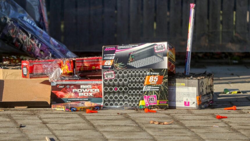 perchezitii in judetul calarasi peste 5 000 de articole pirotehnice ilegale confiscate de politisti 6946e6994c23b