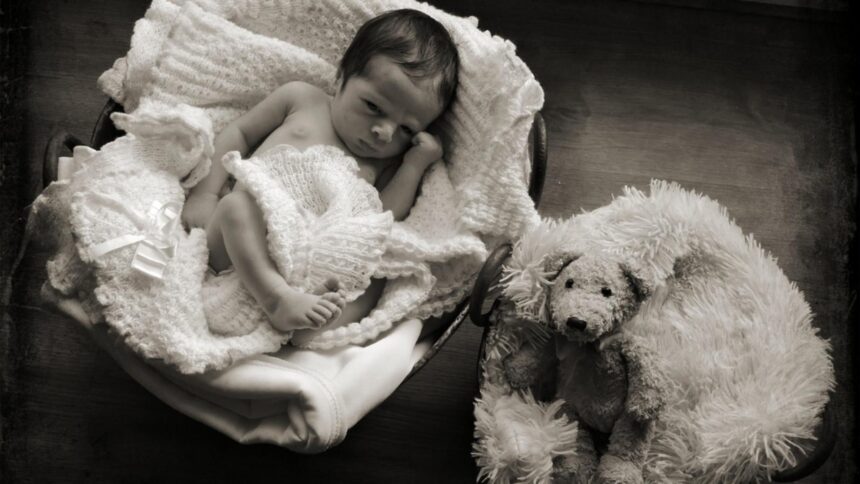 primul copil nascut intr un sat dupa 30 de ani bebelusul a devenit vedeta locala 694ec975dd296