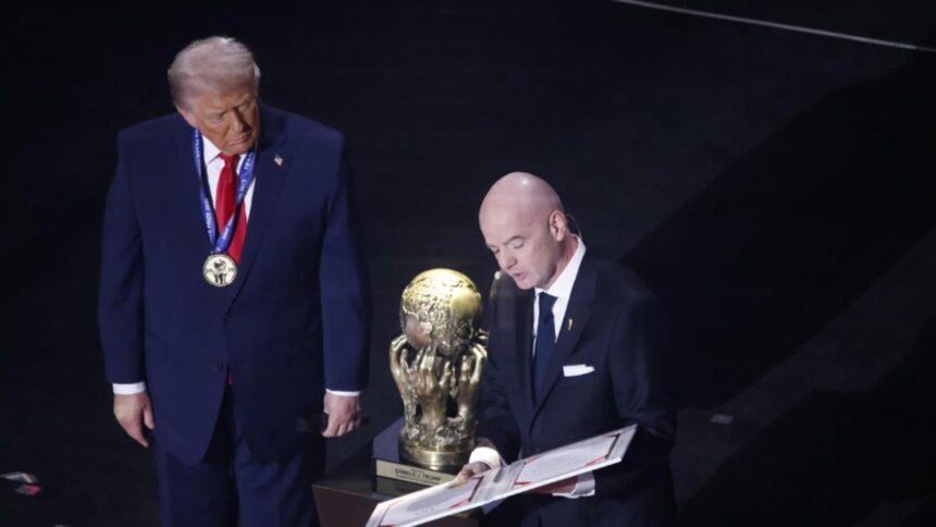 scandal urias la tragerea la sorti a grupelor cm 2026 donald trump acuzat de propaganda politica dupa ce a primit premiul fifa pentru pace 6933fb14655d4