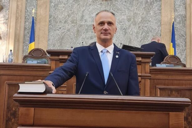 senatorul usr sorin sipos fost coleg de clasa cu nicusor dan in carti pentru ministerul apararii 69398050c5ef1