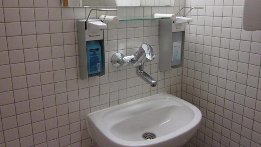 spitalul de copii din iasi ar putea relua internarile saptamana viitoare cauza contaminarii apei ramane neclara 69400b6b9d60a