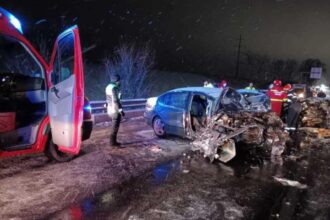 tragedie in ajun de craciun un mort si trei raniti dupa un accident intre doua masini 694c2078cee48