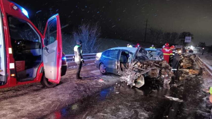 tragedie in ajun de craciun un mort si trei raniti dupa un accident intre doua masini 694c2078cee48