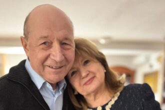 traian basescu a sarbatorit nunta de aur fostul presedinte si sotia sa maria si au reinoit juramintele 69349ed796245