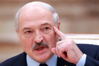 trump negociaza direct si neoficial cu lukasenko relaxarea sanctiunilor economice in schimbul eliberarii a 250 de prizonieri si a unei pastile americane de slabit 694be4ca7eeab