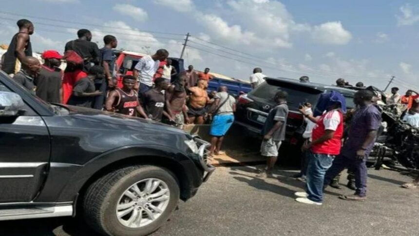 un fost dublu campion mondial la box ranit intr un accident in nigeria soldat cu doi morti foto video 69529d14cee18