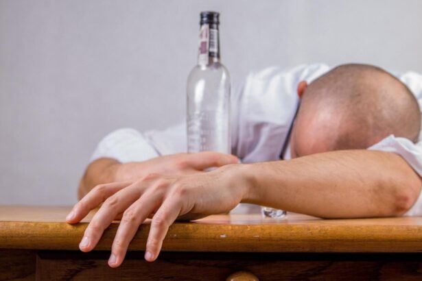 un tractor condus de un barbat baut a avariat patru masini parcate suspectul nu avea permis si a fost retinut 694fcc66b2e89