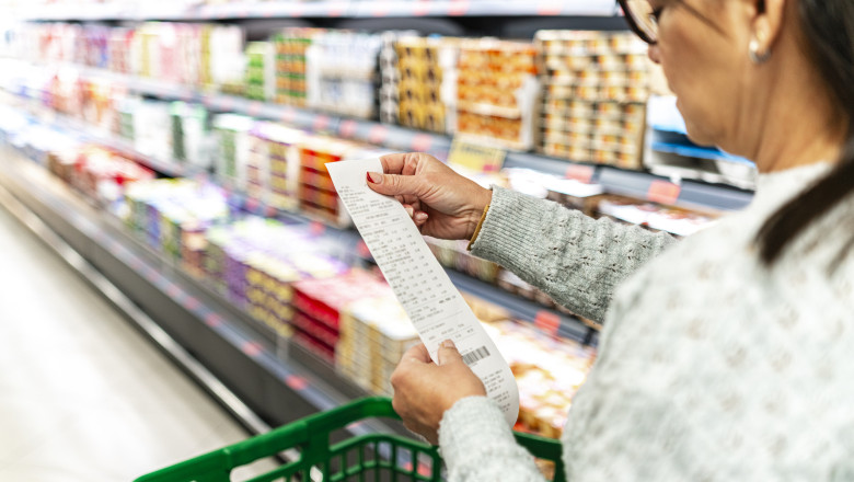 video de sarbatori romanii nu prea se uita la bani cat ajunge sa cheltuie in medie o familie in luna decembrie cumperi ce iti permiti 693fcbcfb54d0