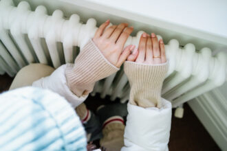 video facturile o povara pentru romani cum e mai rentabila incalzirea astazi termoficare centralizata pe gaz curent sau cu lemne 69368a03698b1