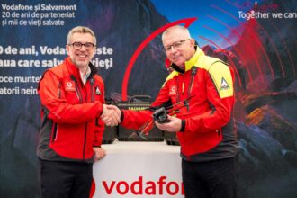 vodafone si fundatia vodafone doneaza echipamente in valoare de 150 000 eur catre salvamont romania 6931c73a79962