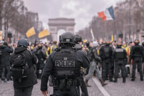 a fost haos in paris in noaptea de revelion peste 1 000 de vehicule incendiate si peste 500 de persoane retinute 6957911191d01