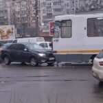 accident intre un tramvai si o masina in capitala trei linii stb blocate foto 6978c5dc13bdf