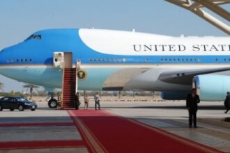 aeronava lui trump intoarsa din drumul spre forumul de la davos ce a transmis de la casa alba 6970623a4836d