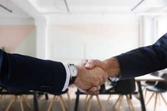 austeritatea lui bolojan nu a lovit la stat creste numarul bugetarilor cati oameni au prins posturi la stat 6963a0f82d283