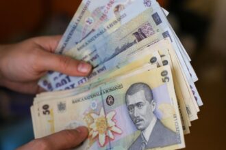 bancnotele romaniei vor avea inca o semnatura inafara de cea a lui isarescu o schimbare rara dupa un sfert de secol 697a50c8ab3ec