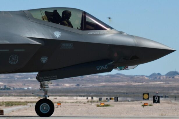 batalie pe cerul canadei sua ameninta sa preia controlul daca ottawa renunta sa cumpere f 35 6978caa9b854b