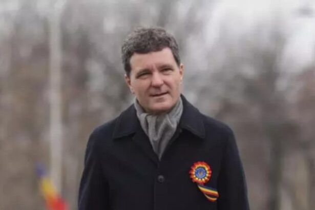 bilant in roz intr o realitate gri nicusor dan se lauda cu stabilitatea tarii in timp ce romanii sunt striviti de taxe si inflatie video 695760e9644d4