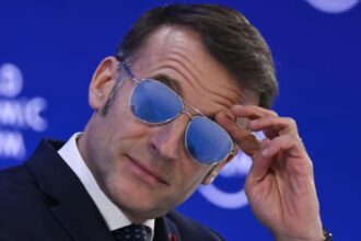 cat costa ochelarii de lux purtati de macron la davos au devenit virali dupa atacul lui trump a vrut sa arate ca e dur 697209397f63a