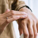 cauzele care provoaca uscaciunea pielii ce trebuie facut conform specialistilor 69775244e797b