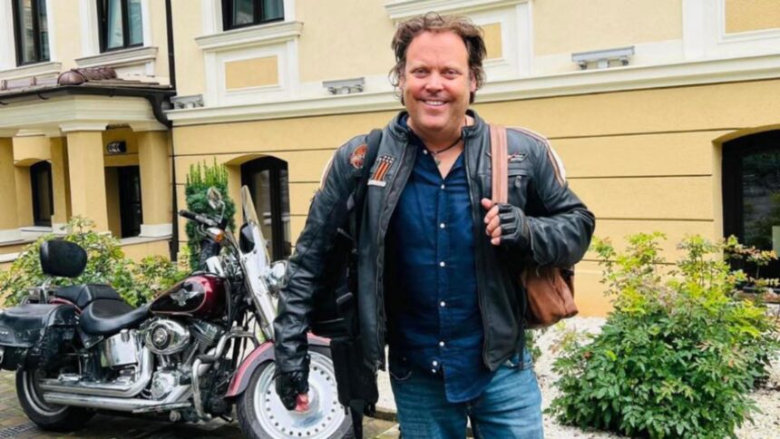 charlie ottley omul care a aratat intregii lumi frumusetile romaniei a inceput un turneu international de promovare al tarii noastre in marile capitale de pe glob 697c9ad7ded52