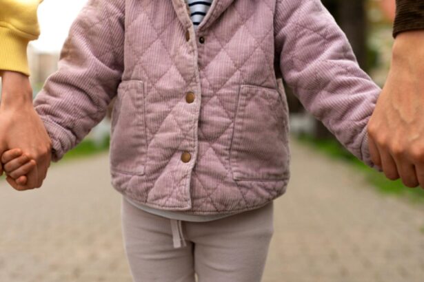 copil de 4 ani descoperit singur pe strada in iasi pe un ger crunt dupa ce fusese lasat la gradinita 69669fc40de08