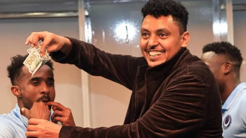 foto show cu gigi becali al arabilor reghecampf si jucatorii sai ingropati in bancnote in vestiar 6978704a87f51