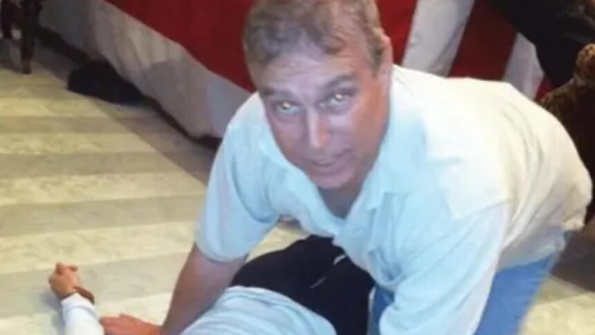 fotografii socante printul andrew in patru labe deasupra unei femei detaliile halucinante pe care le ascund noile dosare epstein 697dcc946873b