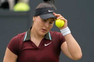 galerie foto bianca andreescu a castigat un turneu de tenis dupa sase ani si jumatate in care vitrina i s a prafuit 696f9b3aada8b