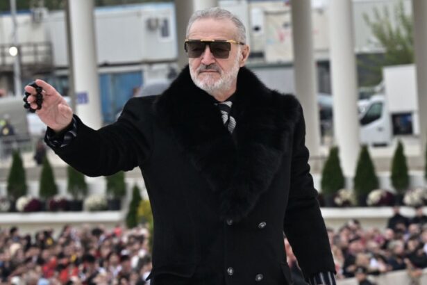 gigi becali atac la dan sucu dupa ce l a pierdut pe morutan eu nu sunt ca el nu fac asa ceva 696cb483075b8