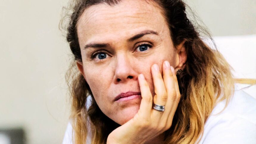 i went no contact with my mother 20 years ago now its everywhere 6972ec0071b92