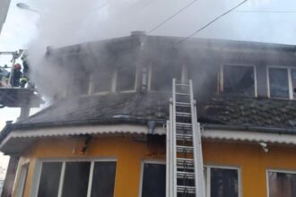 incendiu puternic la o casa din sectorul 5 al capitalei doua persoane ranite fotovideo 69673a8f579de