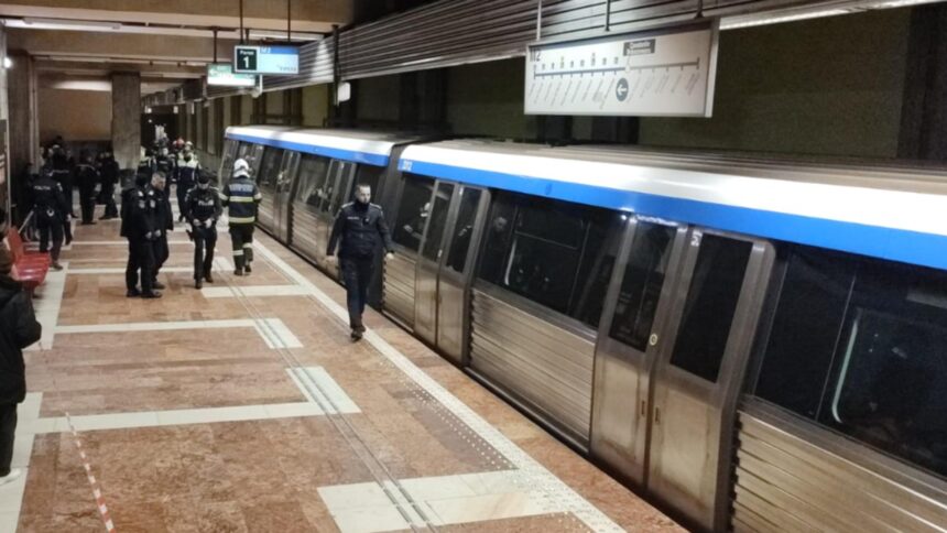 incident socant la metrou inainte de statia brancoveanu se ia in calcul ipoteza sinuciderii calatorii evacuati de urgenta video 6970d592bafb3