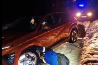 interventie contra cronometru la sugag familie salvata de jandarmii montani dupa ce a ramas blocata in nameti video 695d534f774ad