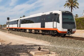 la oradea n a ajuns austeritatea lui bolojan primaria da peste 90 de milioane de euro pe 14 tramvaie tren 69776d5015480