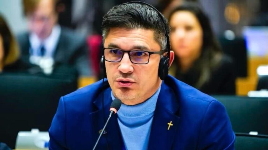 luis lazarus printre patriotii satui sa fie umiliti de bolojan toata lumea este suparata video 696a3bb3d66e3