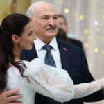 lukasenko le da sfaturi de frumusete femeilor nu va mai ungeti fata cu tot felul de infectii curatati zapada asta va tine tinere 697e3291bee05