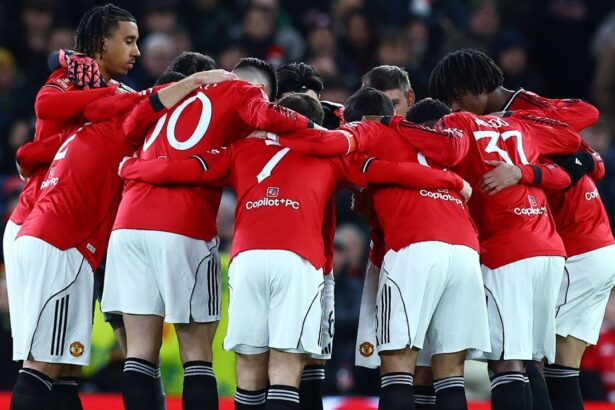 manchester united manchester city live pe voyo de la 1430 debut in derby ul cu guardiola pentru michael carrick 696b58bdadc3a