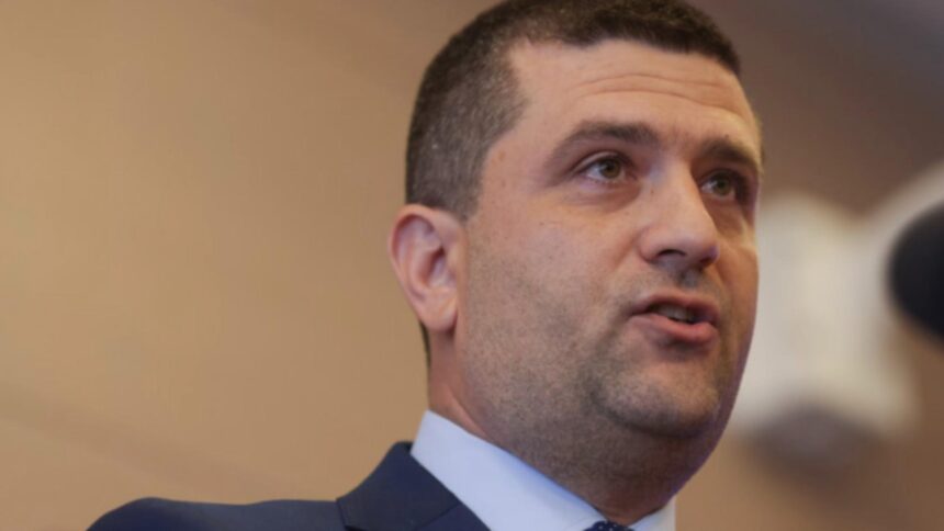 ministrul rezist de la aparare vizat de o motiune simpla radu miruta acuzat ca face declaratii iresponsabile 69661ef63a6cd