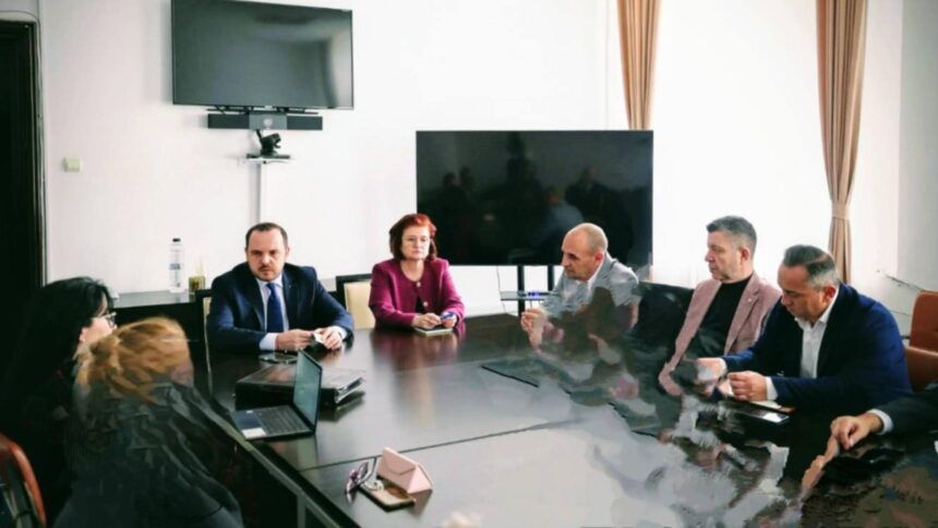 ministrul sanatatii alexandru rogobete discutii cu sindicalistii din sanatate despre garzi salarizare si structura personalului 697c84cfd8273