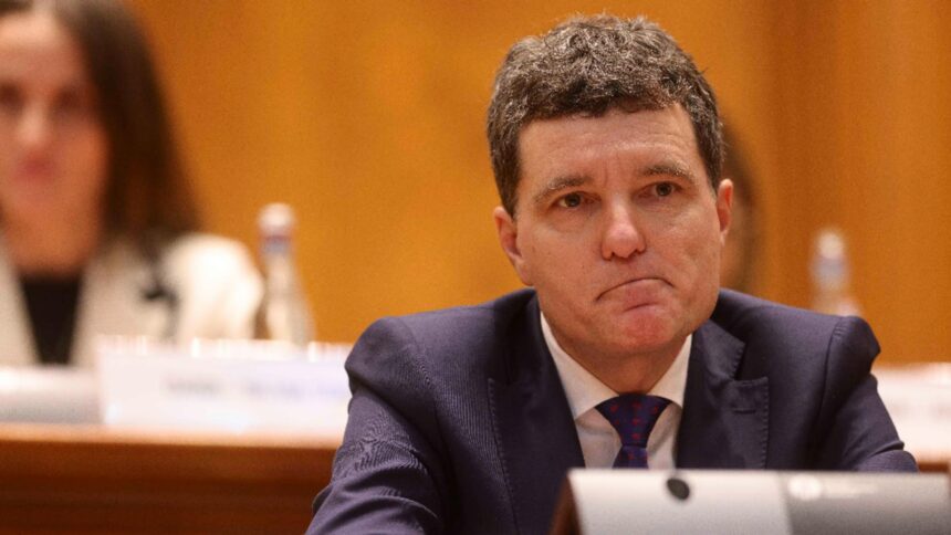 nicusor dan ii sfideaza din nou pe romani rezista oana toiu merge la davos in locul presedintelui desi a esuat cu visa waiver 696dd3041766c