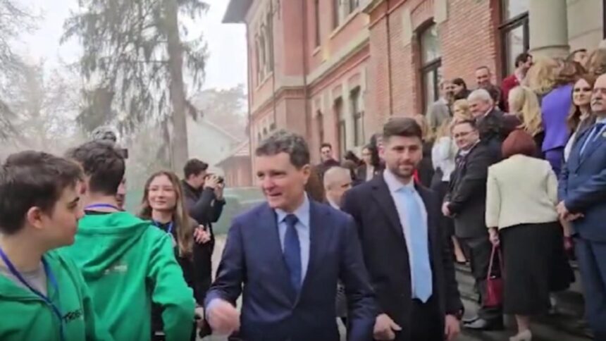 nicusor dan se plange ca e hartuit de presa sfidare uriasa 697527861da64